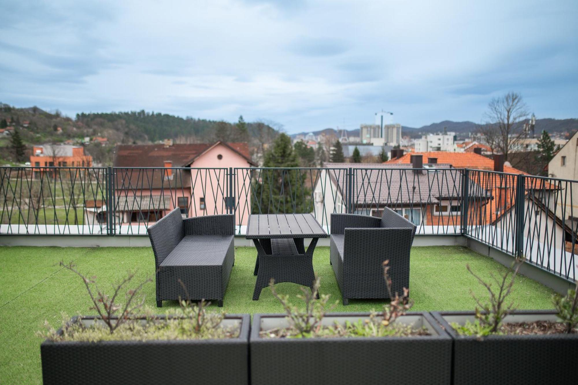 Apartment Vila Idila Tuzla Exterior photo